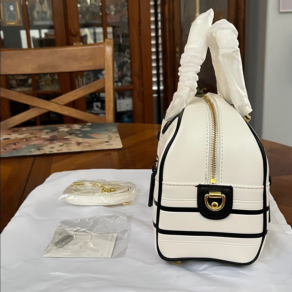 Source Unknown Egg Shell and Black Crossbody Satc… - image 2